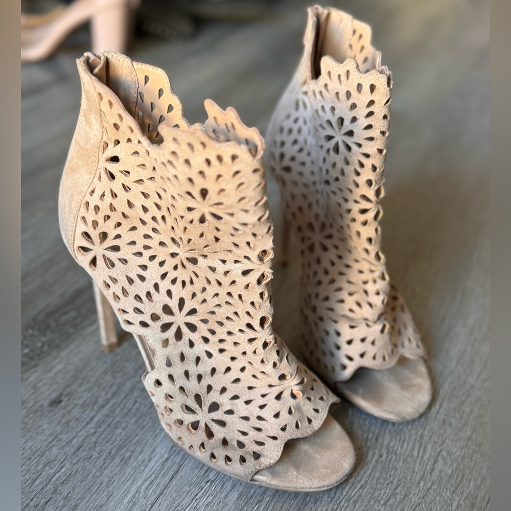 Aldo Ralidien Tan floral open toe heeled ankle boots booties Size 8